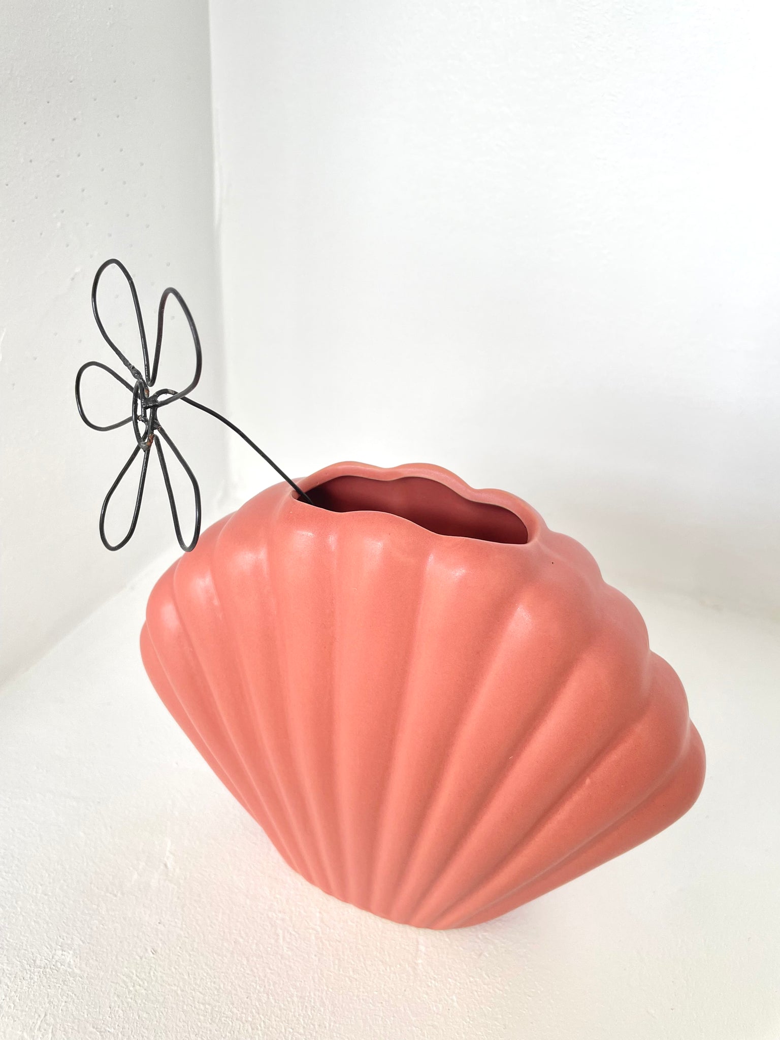 CORAL SHELL VASE