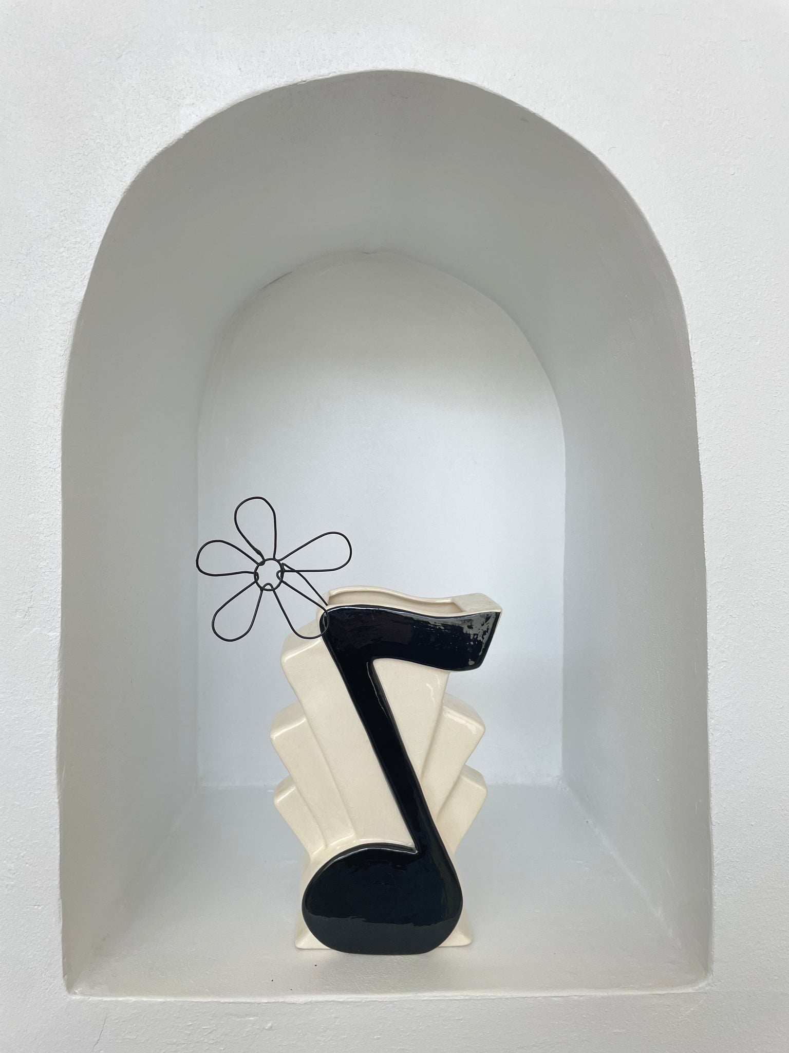 CERAMIC EIGHTH NOTE VASE