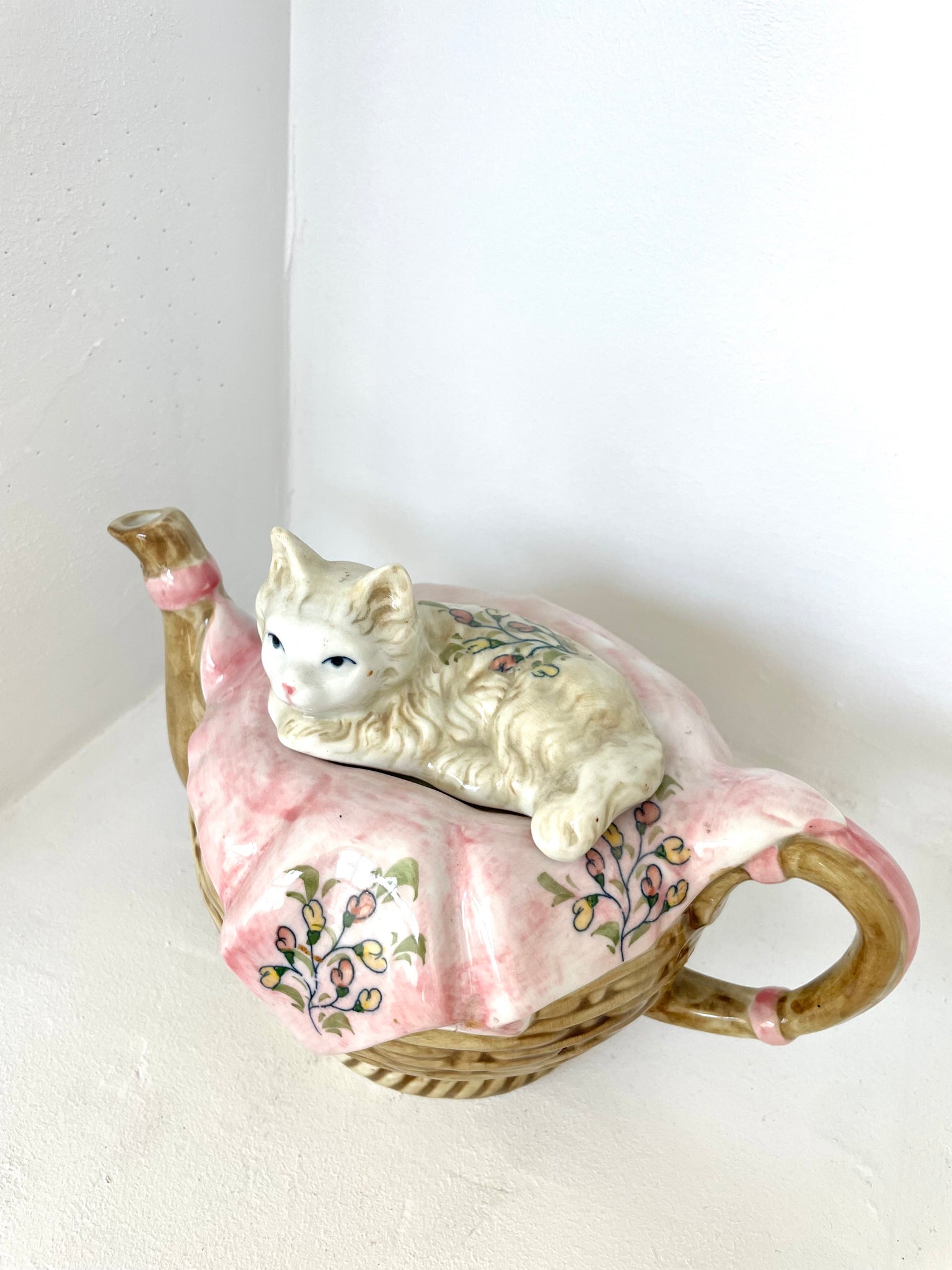 RESTING KITTEN TEAPOT